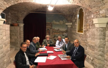 TAVOLO-DI-LAVORO-PESARO.jpg TAVOLO-DI-LAVORO-PESARO.jpg